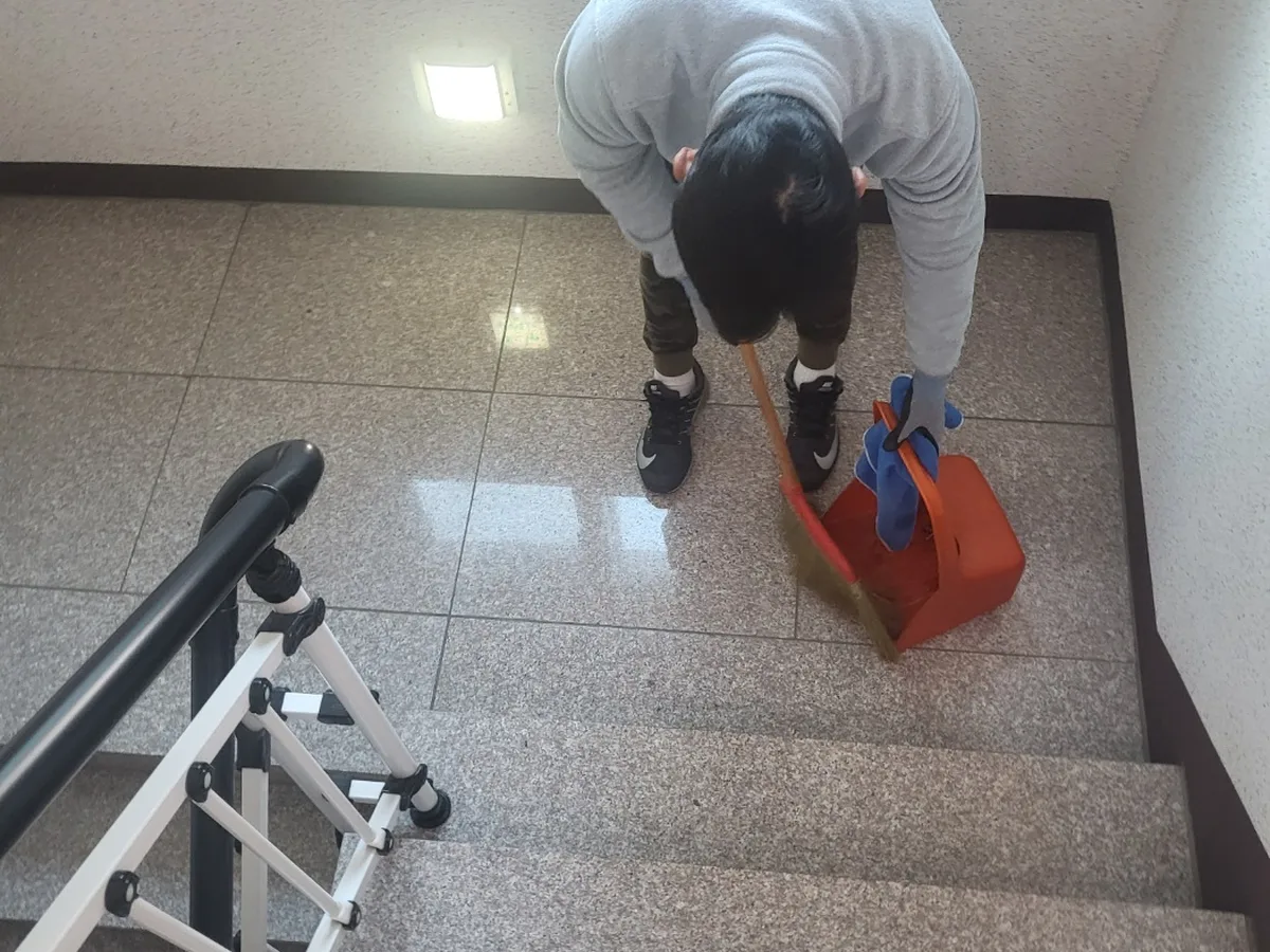 양주시 남방동 빌라 공동현관 장비 주변 정밀 위생청소 사례 - 행진크린