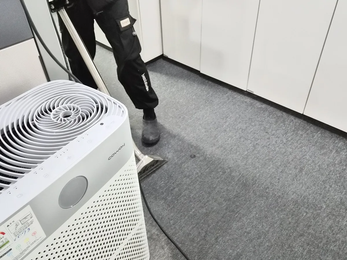 구리시 아천동 사업장 로비·복도 카페트 바닥 위생청소 사례 - 행진크린